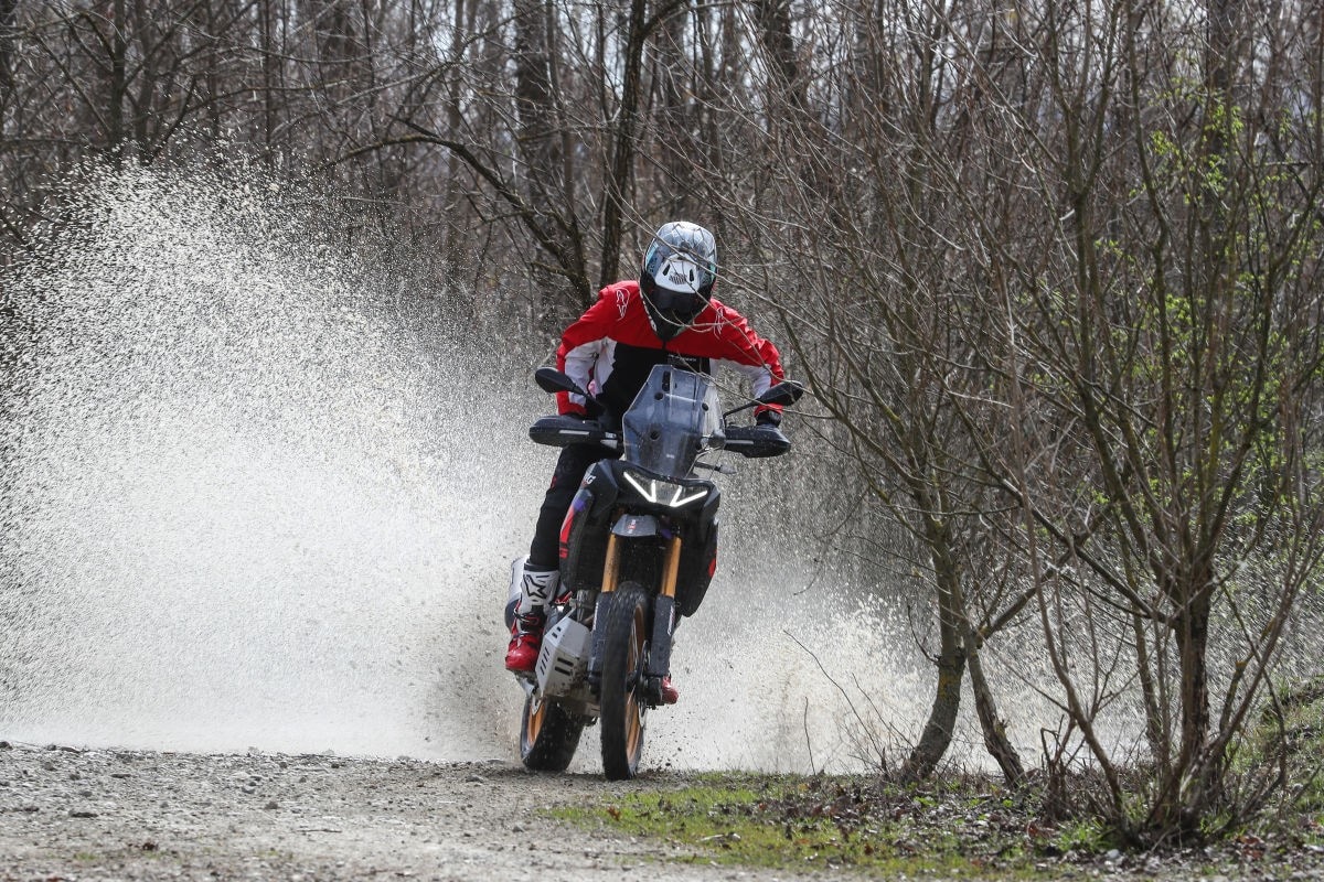 Aprilia Tuareg Rally 660: il ritorno di una leggenda, più cattiva e pronta al deserto +VIDEO+